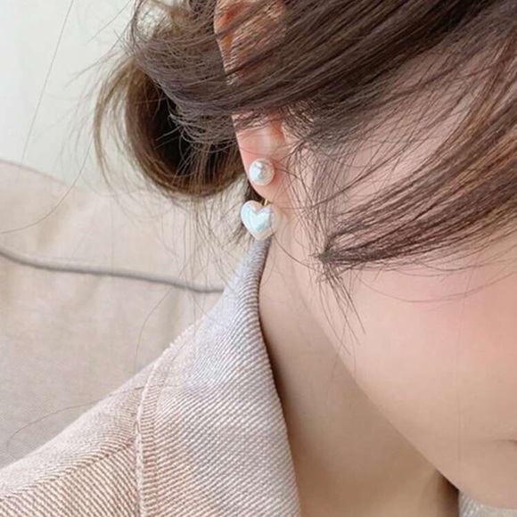 Elegant classic heart earrings with pearls stud - Picture 2 of 5